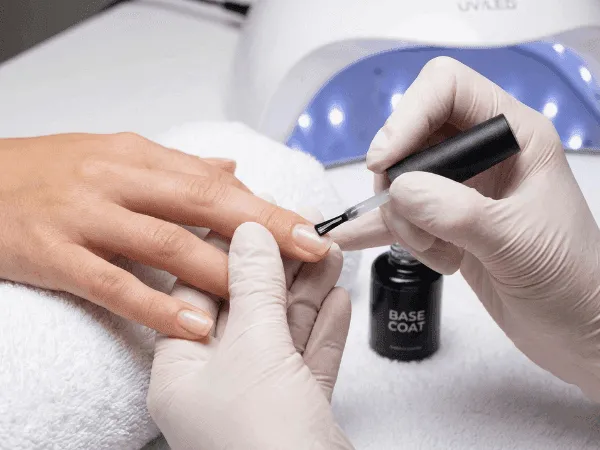 Applicazione base coat semipermanente