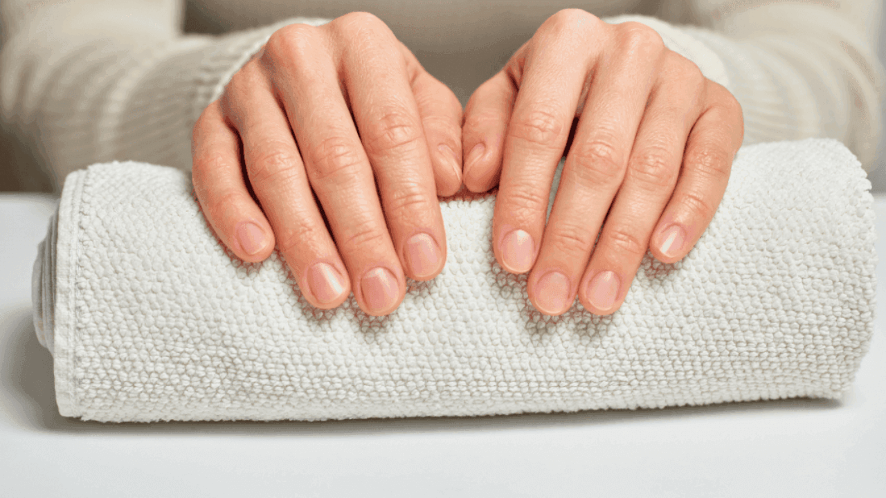 Unghie Sane e Forti: La Guida Completa in 5 Step per Mani Curate e Stupende